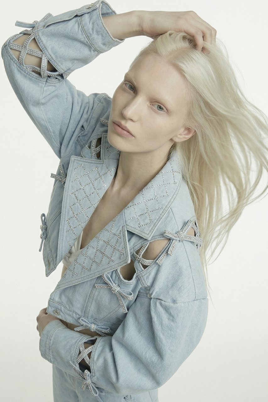 LOULOU Cropped Denim Jacket in Light Blue - photo 3